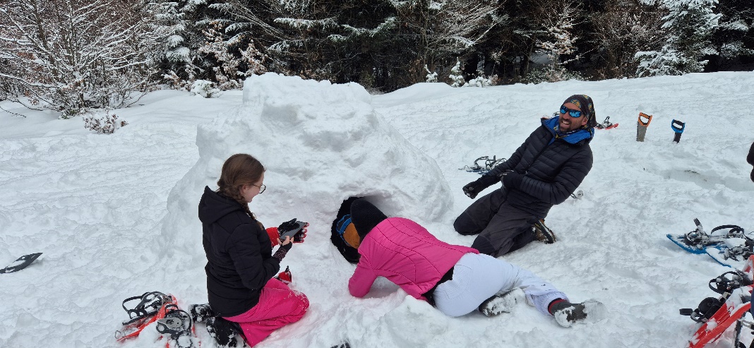 Une image contenant neige, plein air, personne, hiverLe contenu généré par l’IA peut être incorrect.