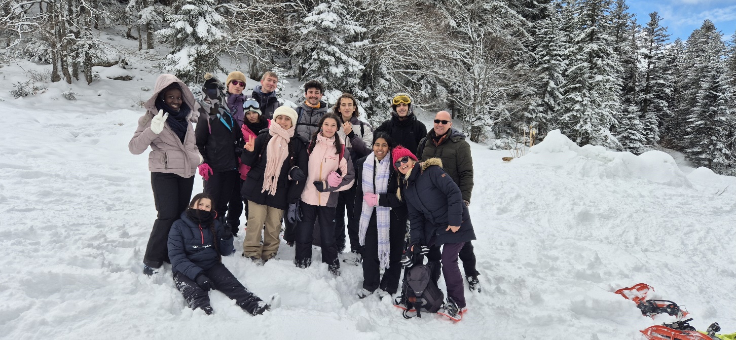 Une image contenant plein air, personne, neige, hiverLe contenu généré par l’IA peut être incorrect.